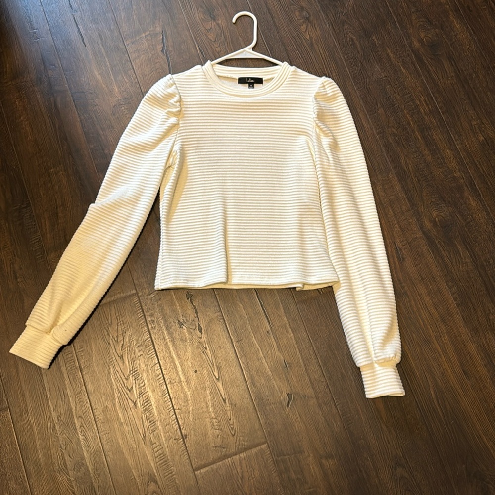 Puff shoulder top